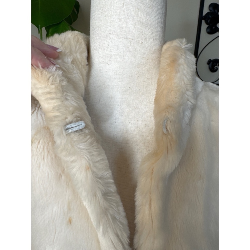 Yves Saint Laurent Vintage 80’s White Faux Fur Coat Size 36 - Picture 5 of 8